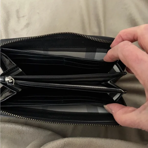 Burberry (authentic)black quilted patent leather zip-around wallet. - Picture 3 of 5